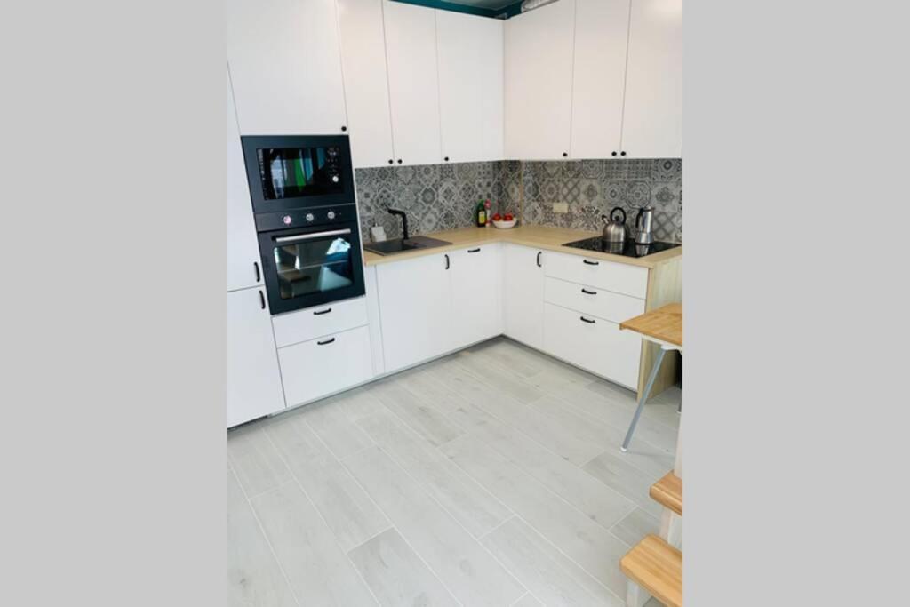 Uroczy Apartament Z Basenem I Kortem Tenisowym Побєрово Екстер'єр фото